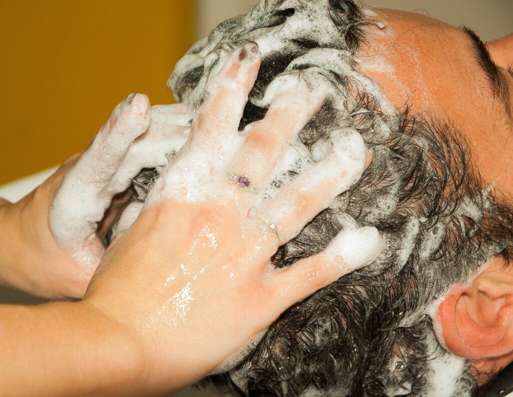 hairdresser-1179465_1280 Shampoo Sólido ou Líquido? Qual a melhor opção para seu tipo de cabelo?