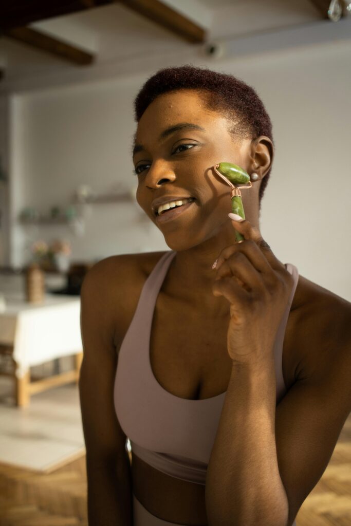 pexels-photo-7113557-7113557-1 Yoga Facial Contra Rugas e Flacidez – Exercícios para Manter a Pele Firme