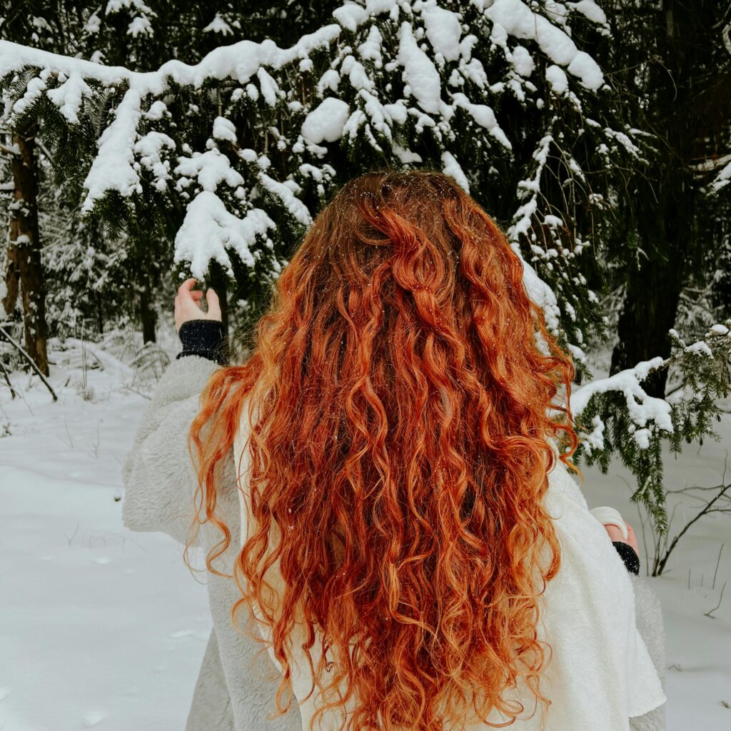 Queda de Cabelo em Mulheres – Causas e Soluções Naturais